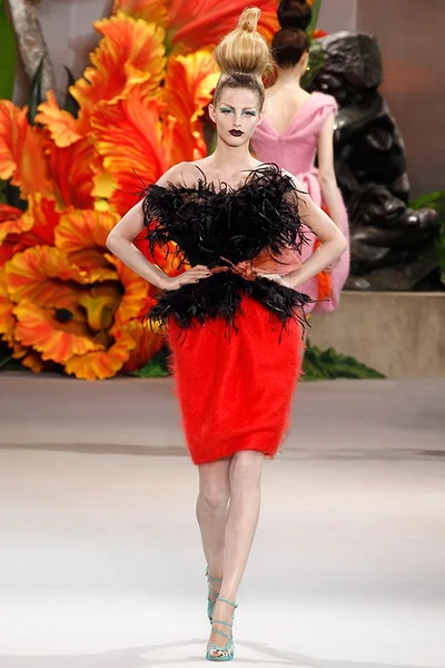 Look 16